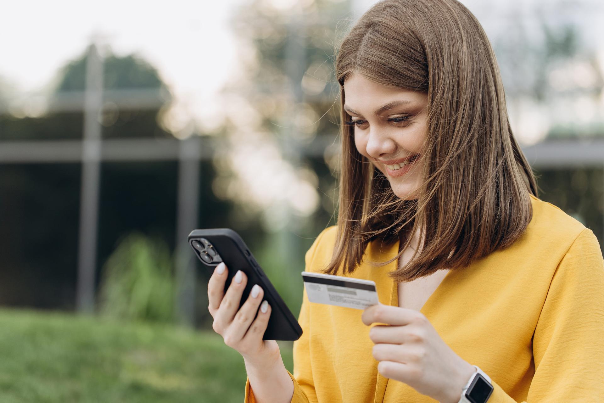Сплачуйте за комунальні рахунки без комісії з Сlick to Pay від Mastercard!